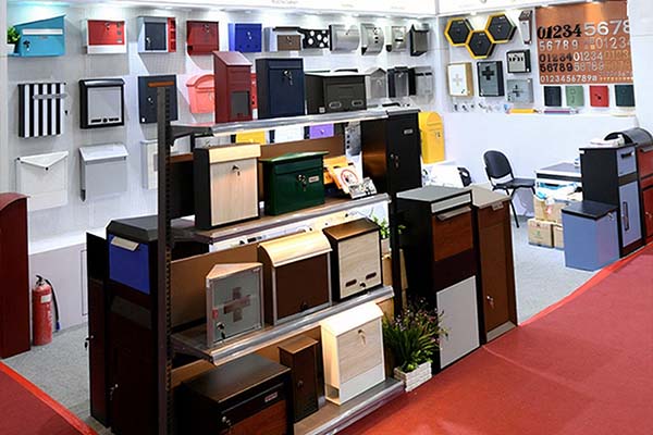 أين تقع شركة JIANGMEN ZENEWOOD LIMITED في الصين؟