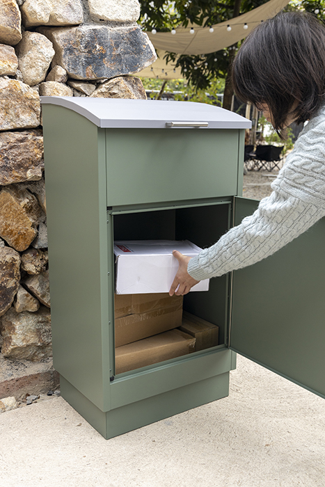 صندوق تسليم طرود كبير