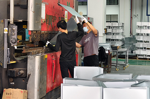 صندوق بريد معدني